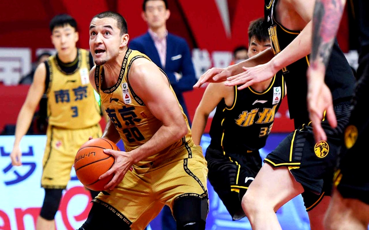 包含赛后CBA常规赛焦点战，马德里竞技遗憾出局，态度坚定，球队文化再被提及的词条